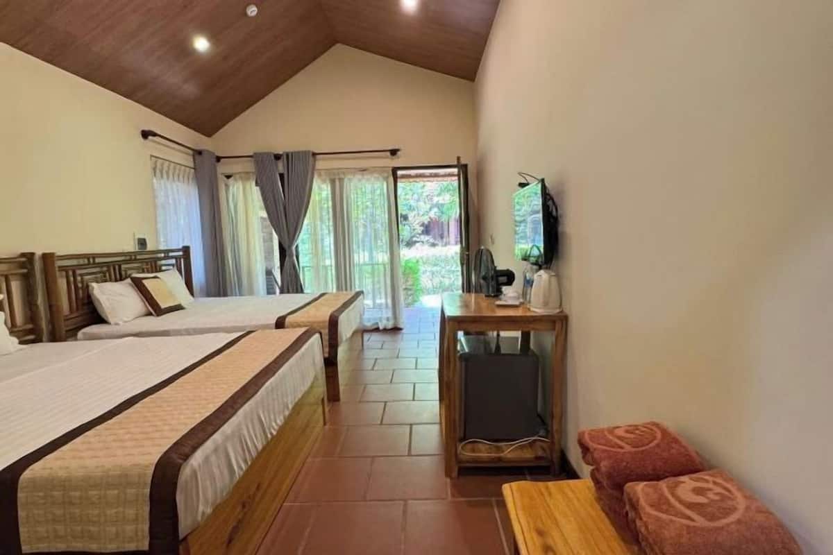 Pillowtop beds, minibar, free WiFi, bed sheets