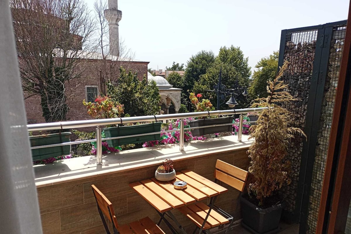 Deluxe Double Room, Balcony | In-room safe, desk, soundproofing, free WiFi