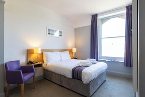 Bàn ủi/dụng cụ ủi quần áo, bộ trải giường 