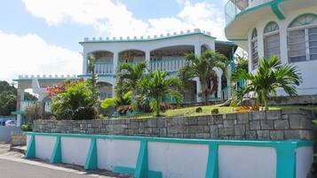 Fachada de la propiedad