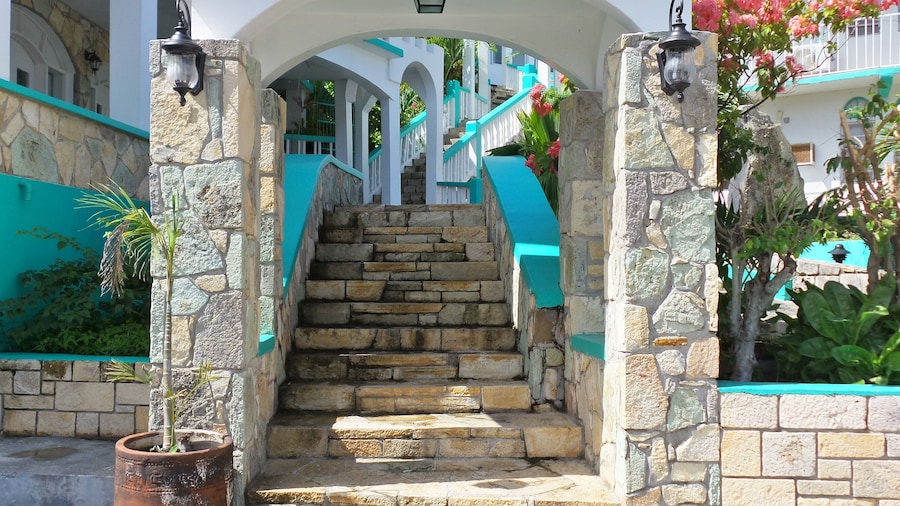 The Apartments at Jolly Castle