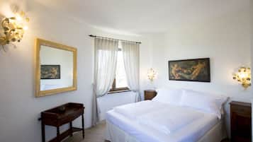 Minibar, in-room safe, blackout curtains, free WiFi