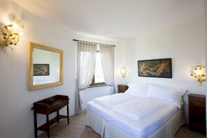 Minibar, in-room safe, blackout curtains, free WiFi