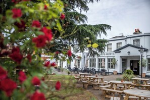 Terrace/patio - The Ethorpe Hotel by Chef and Brewer Collection (Gerrards Cross)