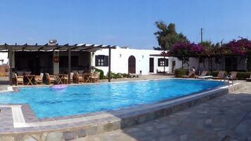 Outdoor pool, pool umbrellas, sun loungers