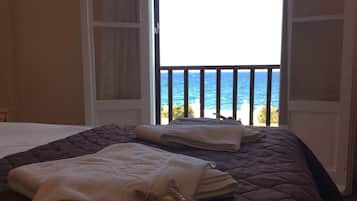 Deluxe-Vierbettzimmer, Meerblick | 1 Schlafzimmer, schallisolierte Zimmer, kostenlose Babybetten