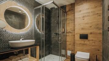 Shower, free toiletries, hair dryer, towels