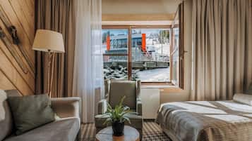 Premium bedding, in-room safe, desk, iron/ironing board