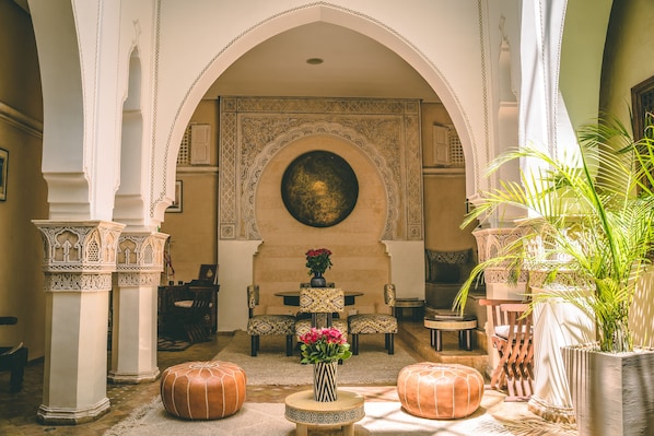 40-inch LED TV with cable channels, TV - Riad Enchanté (Marrakech)