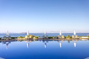 Outdoor pool, pool umbrellas, pool loungers - Vega Aparts (Bodrum)