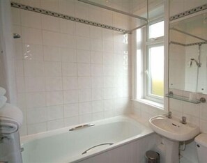 Executive Double Room, Ensuite | Bathroom | Hair dryer, towels - Royal Hotel By Greene King Inns (Scunthorpe)