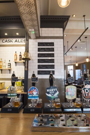 Bar (on property) - Royal Hotel By Greene King Inns (Scunthorpe)