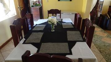 Suite familiar | Cocina privada | Frigorífico, microondas (previa solicitud) y lavavajillas