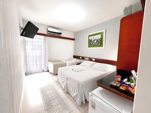 Minibar, escritorio, cortinas blackout y wifi gratis