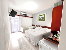 Standard Τρίκλινο Δωμάτιο | Μίνι μπαρ, γραφείο, κουρτίνες συσκότισης, δωρεάν Wi-Fi 