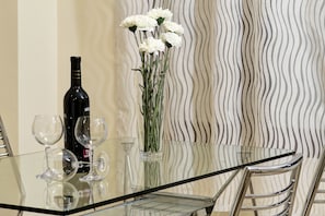 Standard Apartment, 1 Bedroom | Living room | 40-inch LED TV with digital channels, TV - Apartamentos Turísticos Centro (Granada)