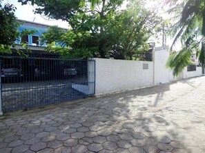 Mặt tiền nơi lưu trú