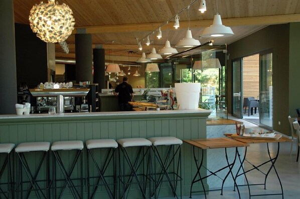 2 restaurants, local cuisine - Camping Due Laghi (Levico Terme)