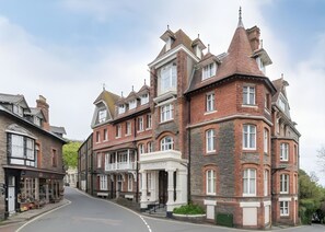 المنشأة من الخارج