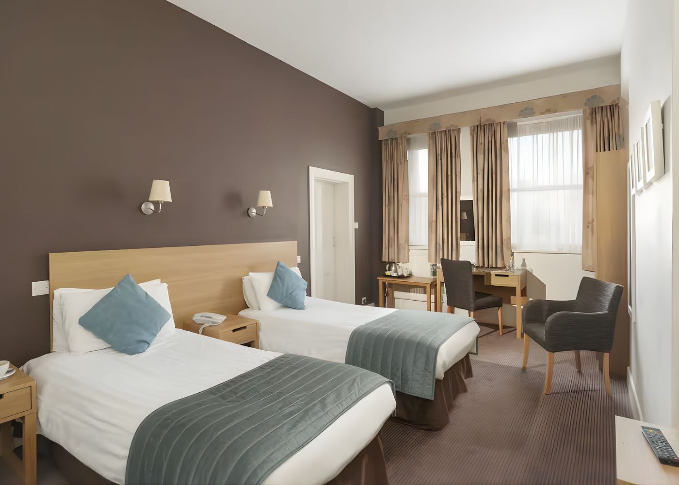 Iron/ironing board, free WiFi, bed sheets