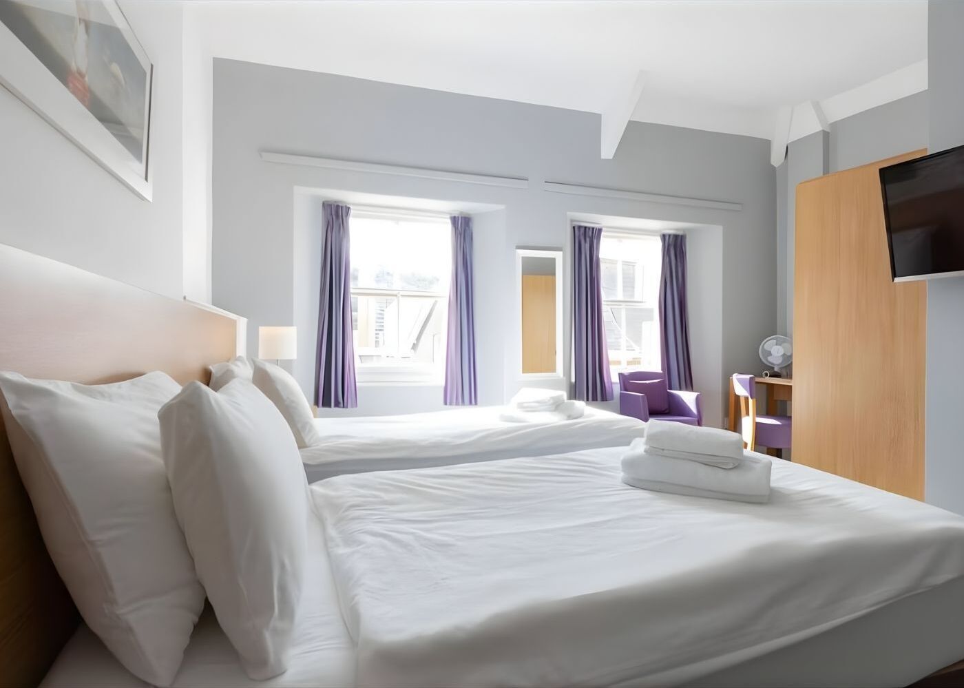 Kahden hengen standard-huone (kaksi sänkyä), kylpyhuone makuuhuoneen yhteydessä, merinäköala | Silitysrauta/-lauta, ilmainen Wi-Fi, vuodevaatteet