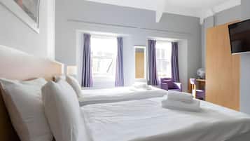 Kahden hengen standard-huone (kaksi sänkyä), kylpyhuone makuuhuoneen yhteydessä, merinäköala | Silitysrauta/-lauta, ilmainen Wi-Fi, vuodevaatteet