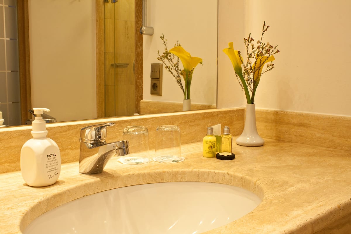 comfort double room | bathroom | free toiletries, hair dryer, towels