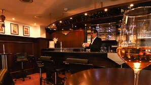 朝食、ディナーに営業