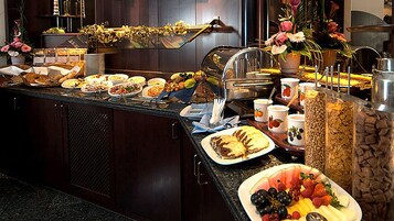 Café da manhã e jantar