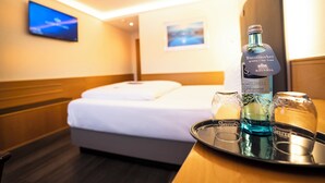 シングルルーム | セーフティボックス (室内)、デスク、ノートパソコン用作業スペース、防音設備