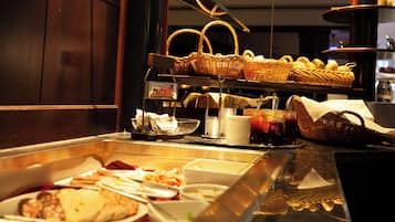 Serveert ontbijt en diner, regionale gerechten