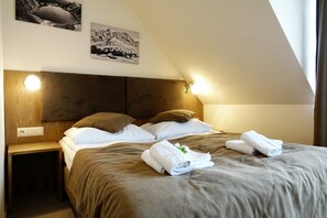 Hochwertige Bettwaren, Bügeleisen/Bügelbrett, Zustellbetten