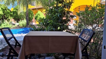 Café da manhã com buffet grátis todos os dias