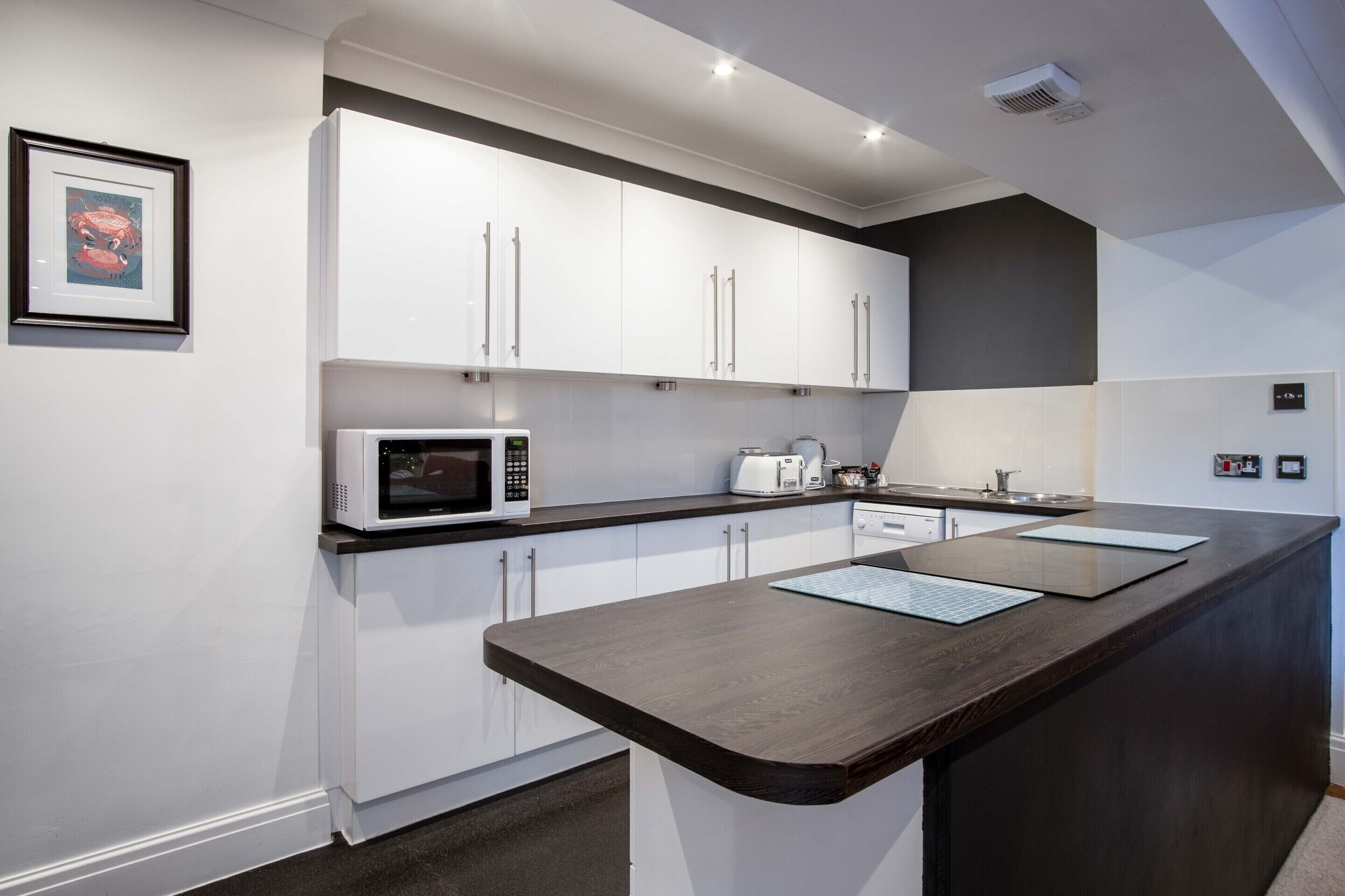 Apartment, Ensuite (2 Bedroom Courtyard) | Private kitchen | Highchair