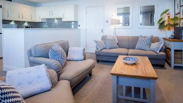Apartment, Ensuite, Sea View ( 2 Bedroom - Beach Life) | Lounge