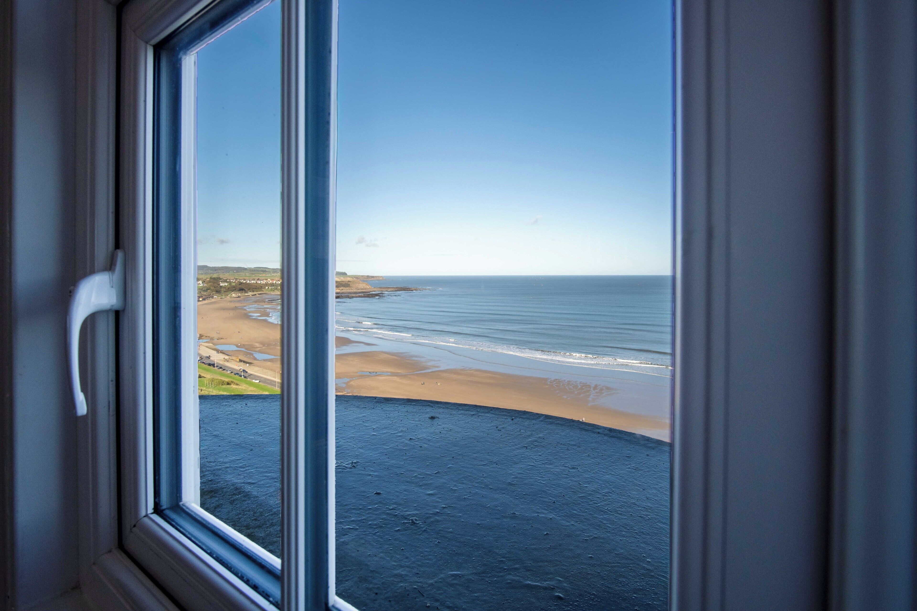 アパートメント エンスイート シービュー ( 2 Bedroom - Beach Life) | リビング エリア | 48 インチの薄型テレビ (デジタル放送視聴可)、液晶テレビ、ストリーミングサービス