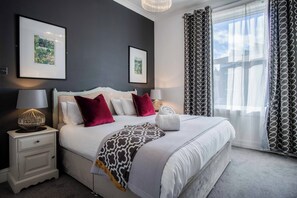 Luxury Apartment, Ensuite, Sea View (2 Bedroom ) | Hypo-allergenic bedding, individually decorated, individually furnished