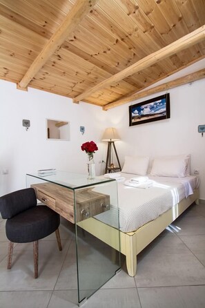 House, 2 Bedrooms, Sea View | 2 bedrooms, iron/ironing board, free WiFi - Arodamos Sea House (Kissamos)