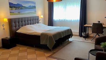 Quadruple Room | Desk, cribs/infant beds, rollaway beds, free WiFi