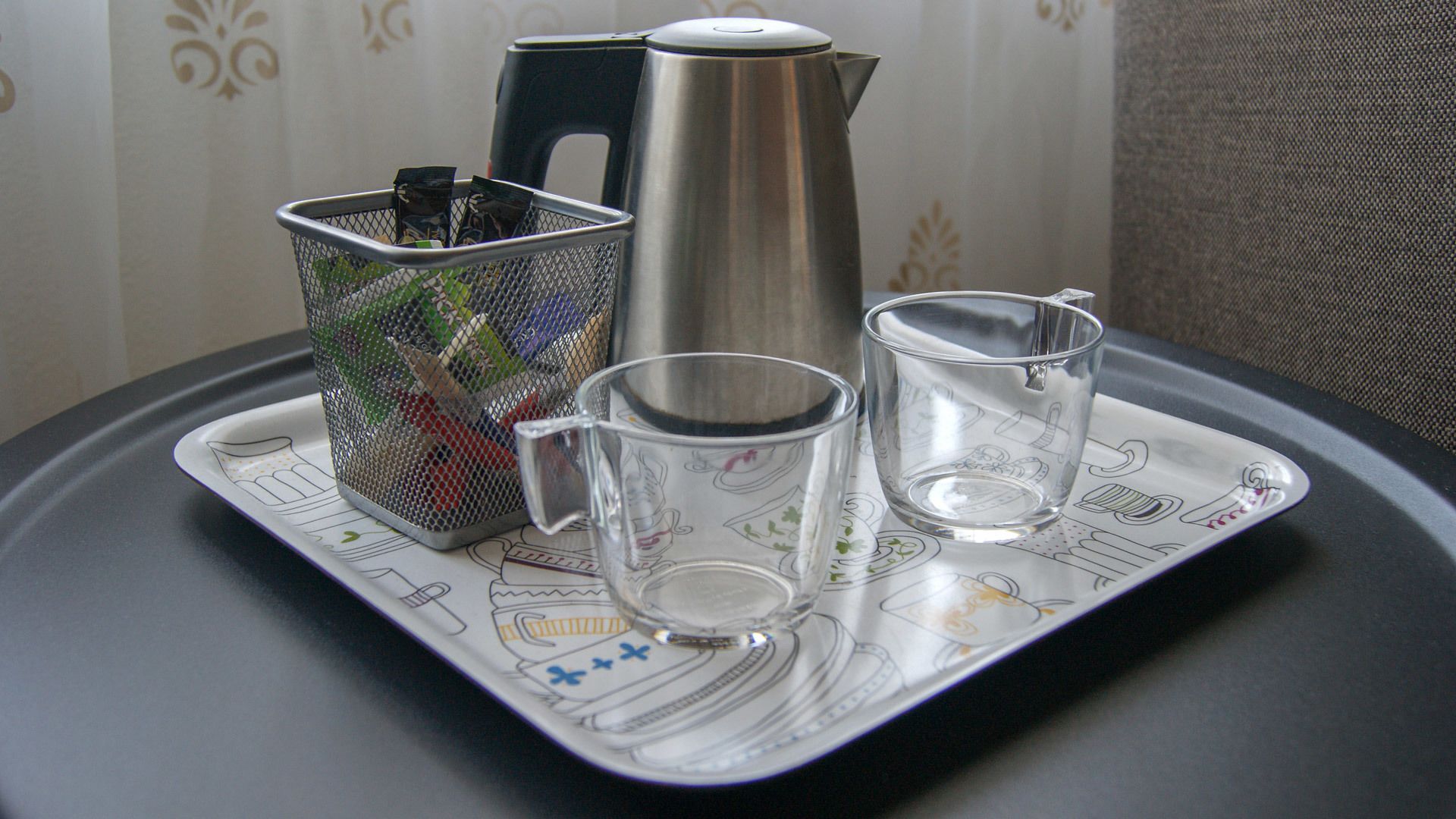 Kopi dan/atau alat penyeduh kopi
