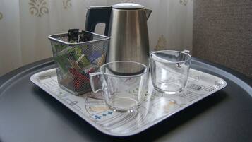 Kopi dan/atau alat penyeduh kopi