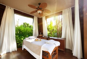 Steam room, Turkish bath, detox wraps, massage/treatment rooms