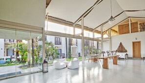 Lobby sitting area - The LifeCo Bodrum Well - Being Center - Adults Only (Bodrum)