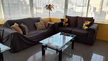 Appartement, 3 chambres | Coin séjour