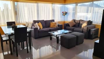 Deluxe Apartment, 3 Bedrooms, Kitchen, City View | Living area