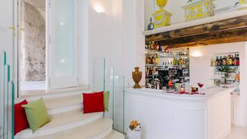 Bar (trong khuôn viên)