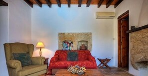 Cottage Tradizionale, piscina privata, vista giardino | Soggiorno