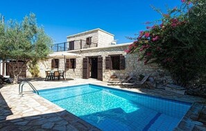 Outdoor pool - Kirithra (Neo Chorio)