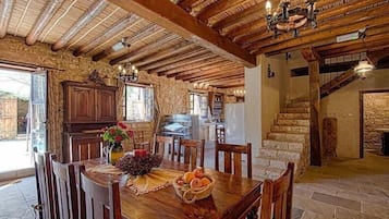 Cottage, 2 Bedrooms, Private Pool | In-room dining
