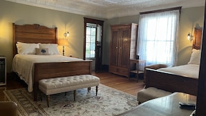 مكواة/لوح كي وملاءات أسرّة